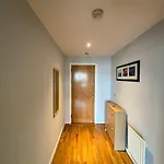 Cozy One Bedroom Apartment In Grand Canal