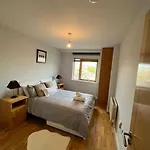 Cozy One Bedroom Apartment In Grand Canal